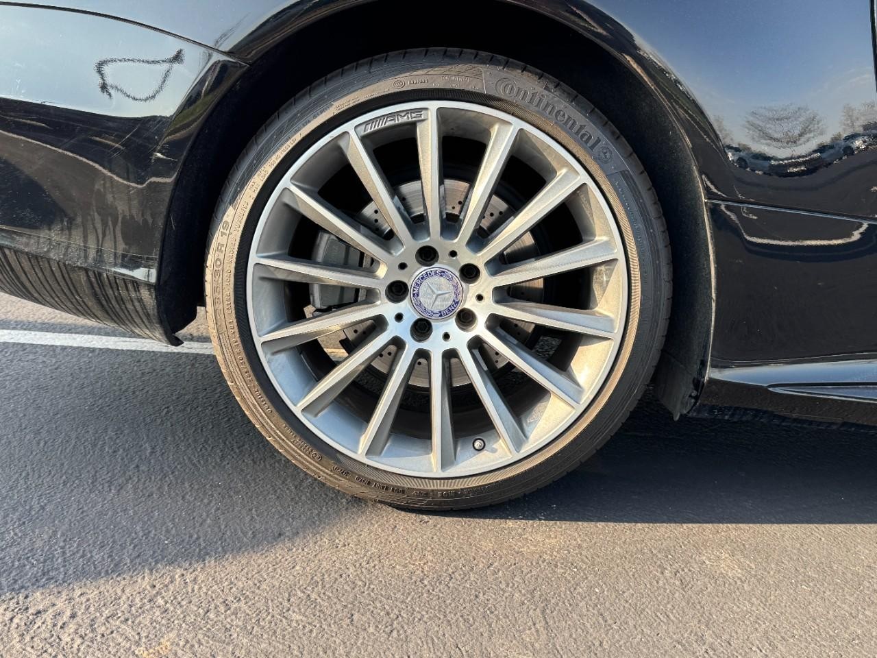 Mercedes-Benz SL Vehicle Full-screen Gallery Image 5