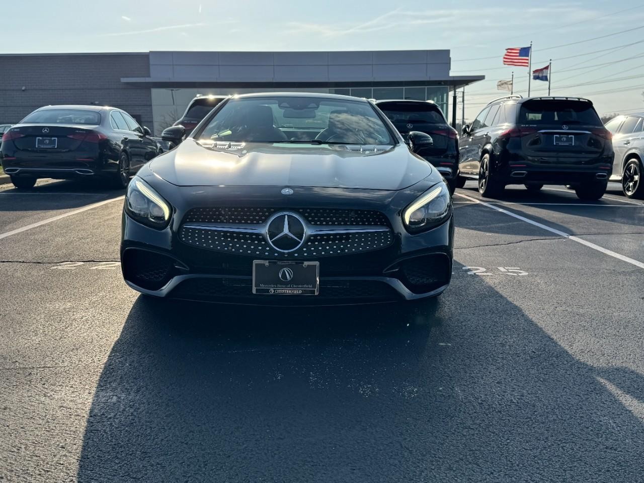 Mercedes-Benz SL Vehicle Full-screen Gallery Image 7