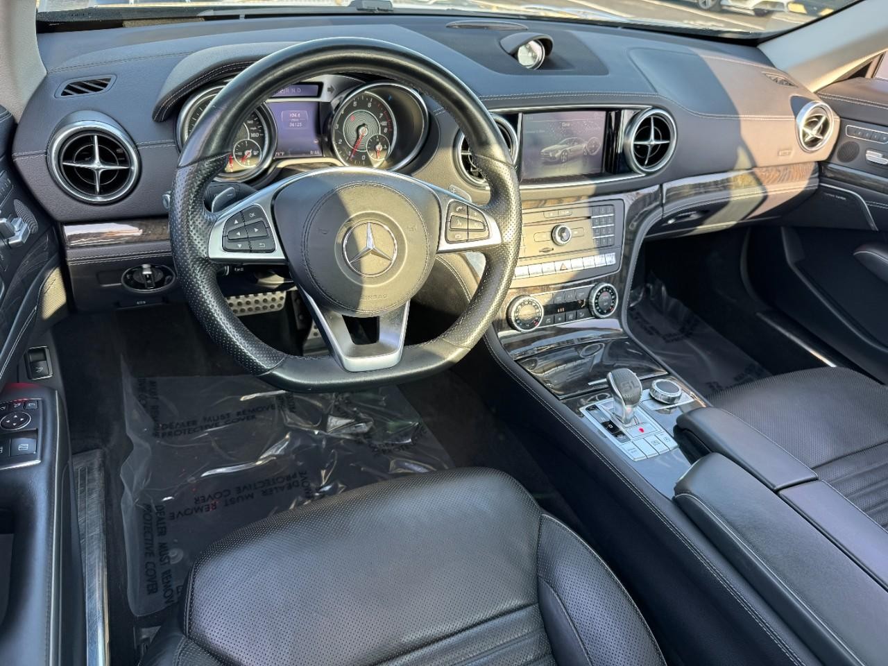 Mercedes-Benz SL Vehicle Full-screen Gallery Image 8