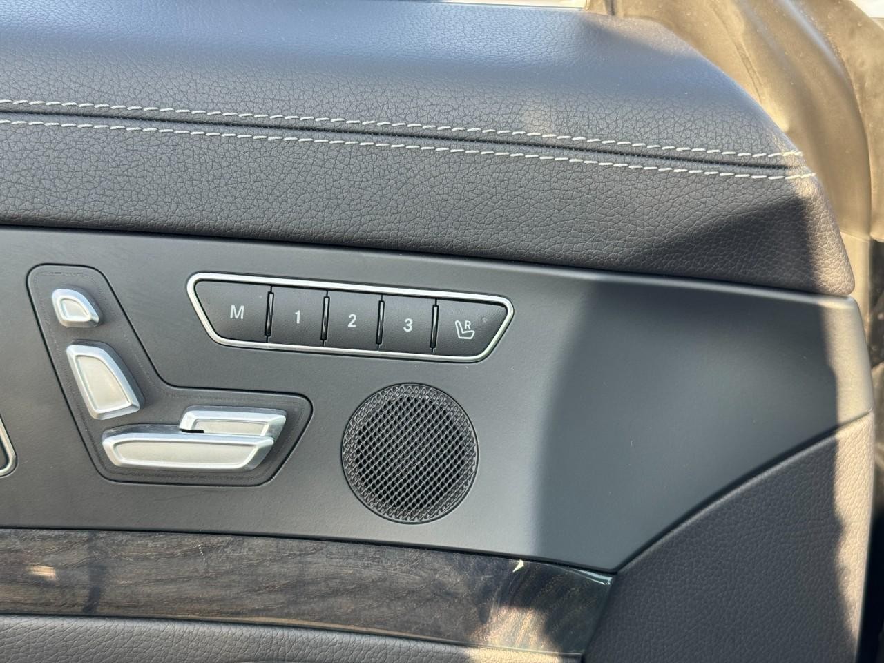 Mercedes-Benz SL Vehicle Full-screen Gallery Image 15