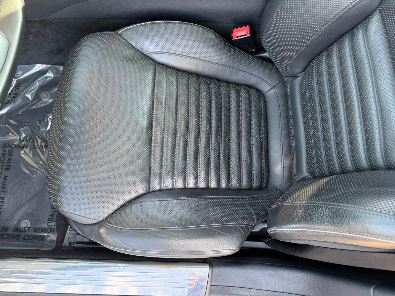 Mercedes-Benz SL Vehicle Full-screen Gallery Image 21