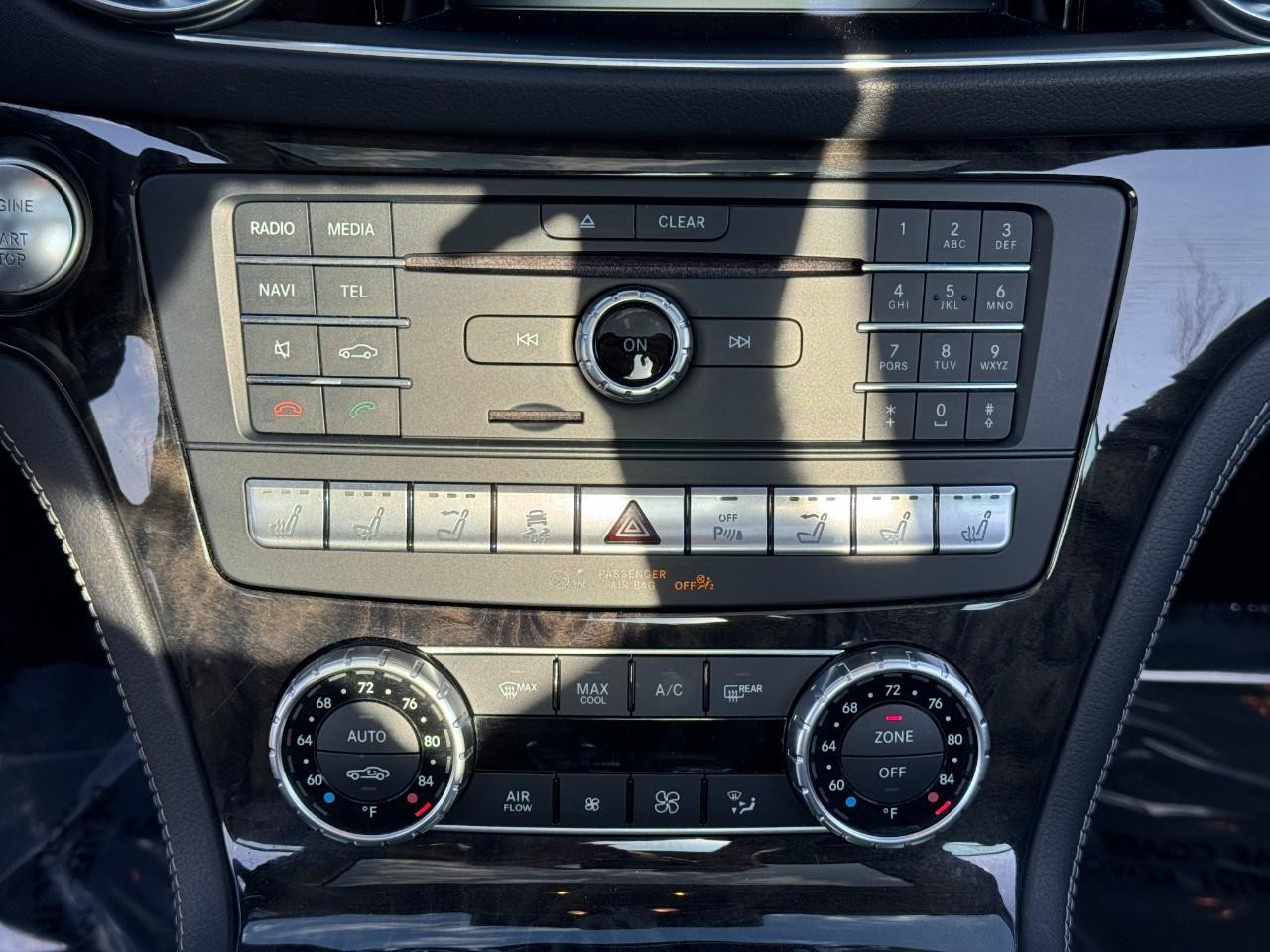 Mercedes-Benz SL Vehicle Full-screen Gallery Image 28