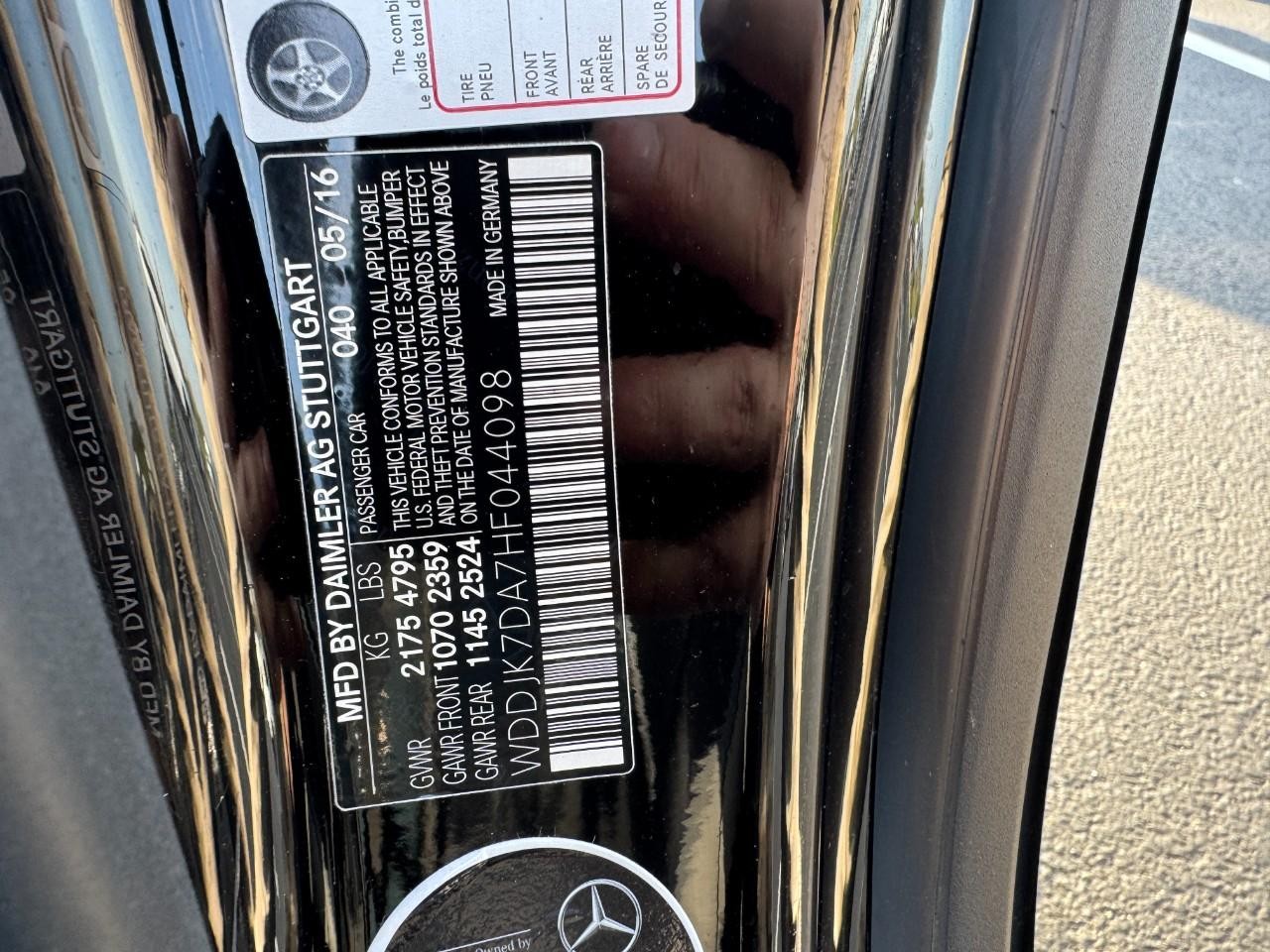 Mercedes-Benz SL Vehicle Full-screen Gallery Image 32