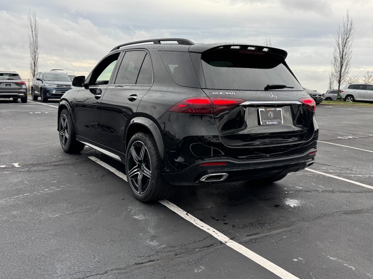Mercedes-Benz GLE Vehicle Full-screen Gallery Image 3