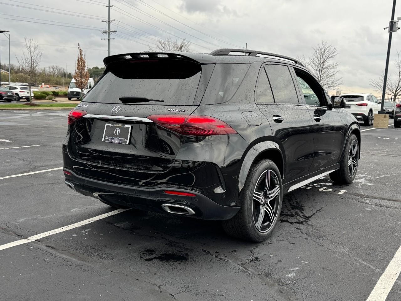 Mercedes-Benz GLE Vehicle Full-screen Gallery Image 4
