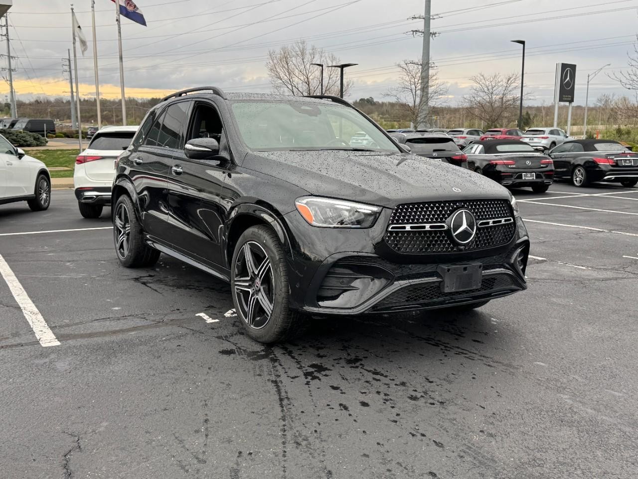 Mercedes-Benz GLE Vehicle Full-screen Gallery Image 6