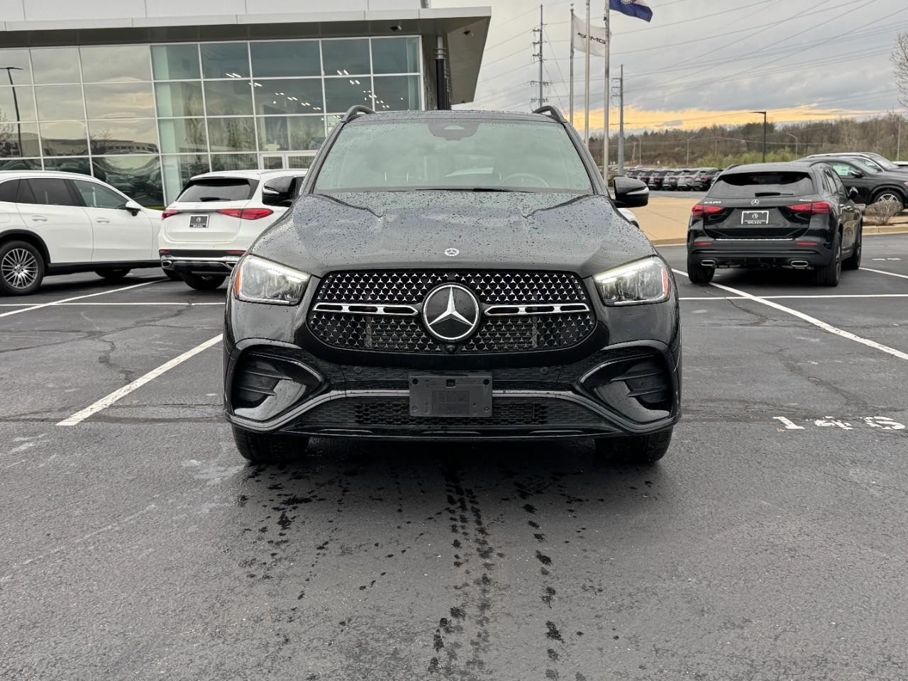 Mercedes-Benz GLE Vehicle Full-screen Gallery Image 7