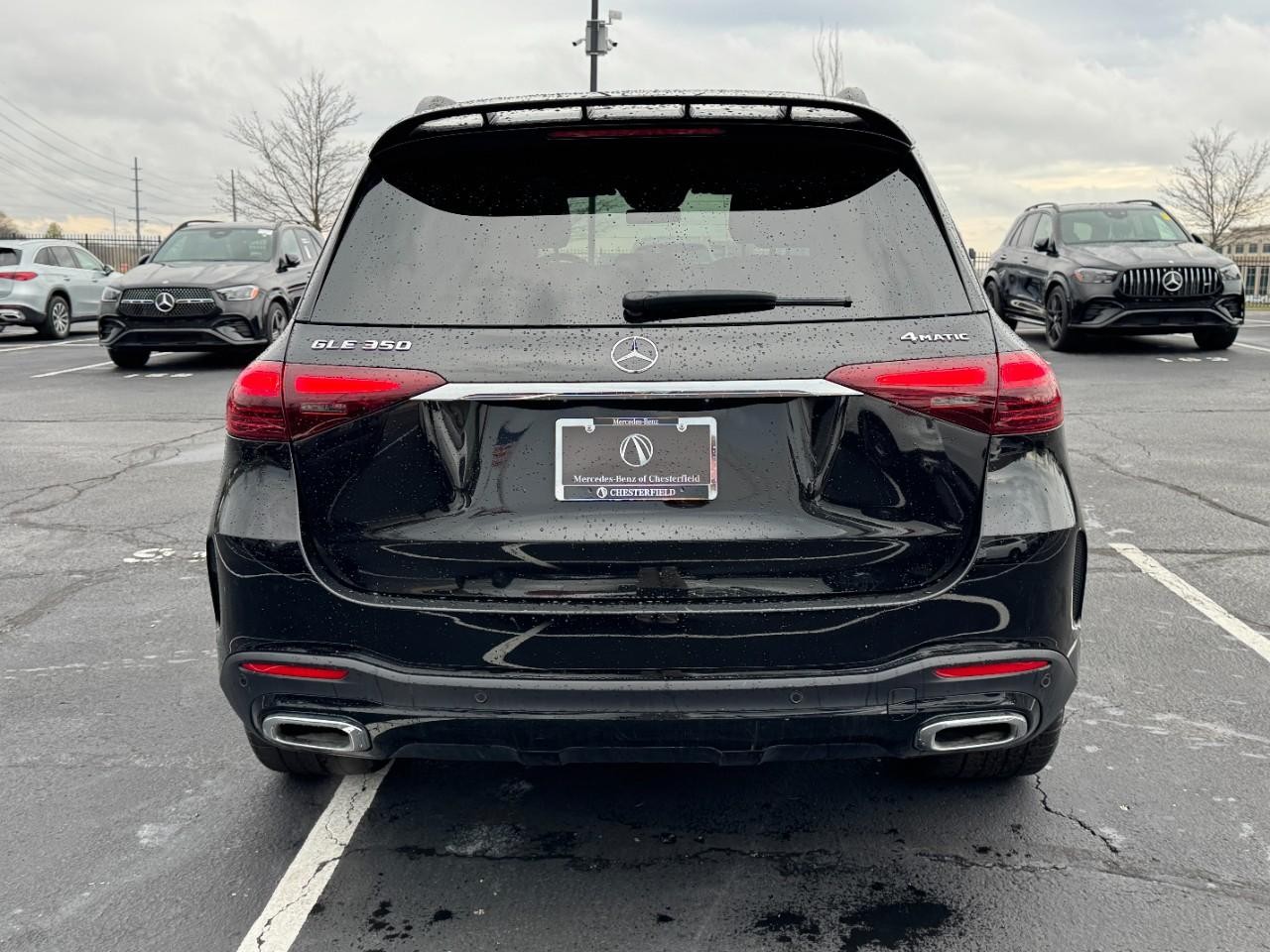 Mercedes-Benz GLE Vehicle Full-screen Gallery Image 9