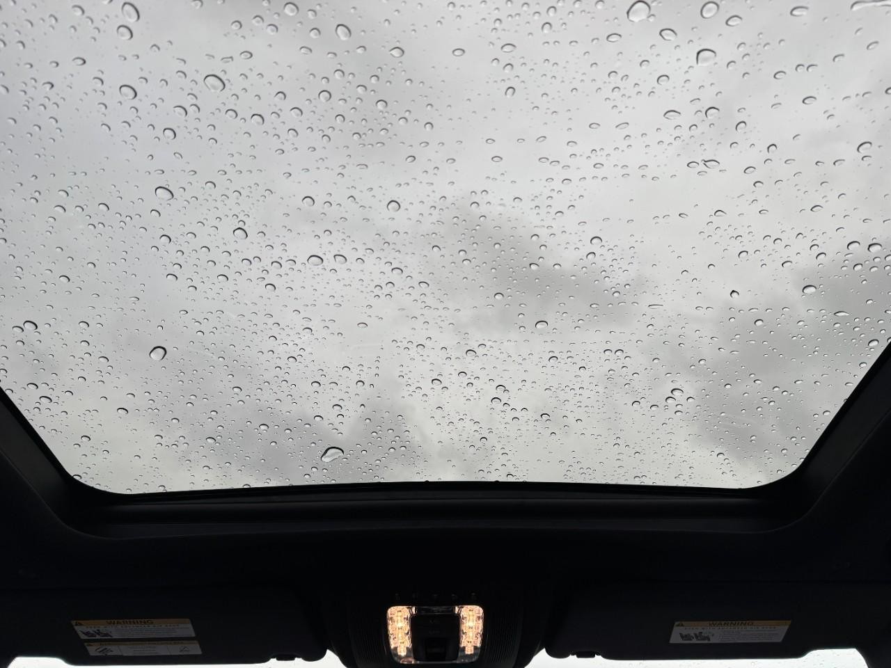 Mercedes-Benz GLE Vehicle Full-screen Gallery Image 11