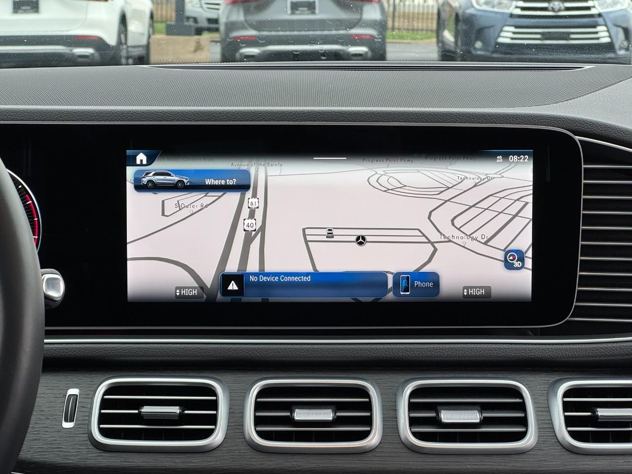 Mercedes-Benz GLE Vehicle Full-screen Gallery Image 14