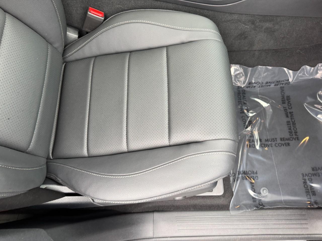 Mercedes-Benz GLE Vehicle Full-screen Gallery Image 19