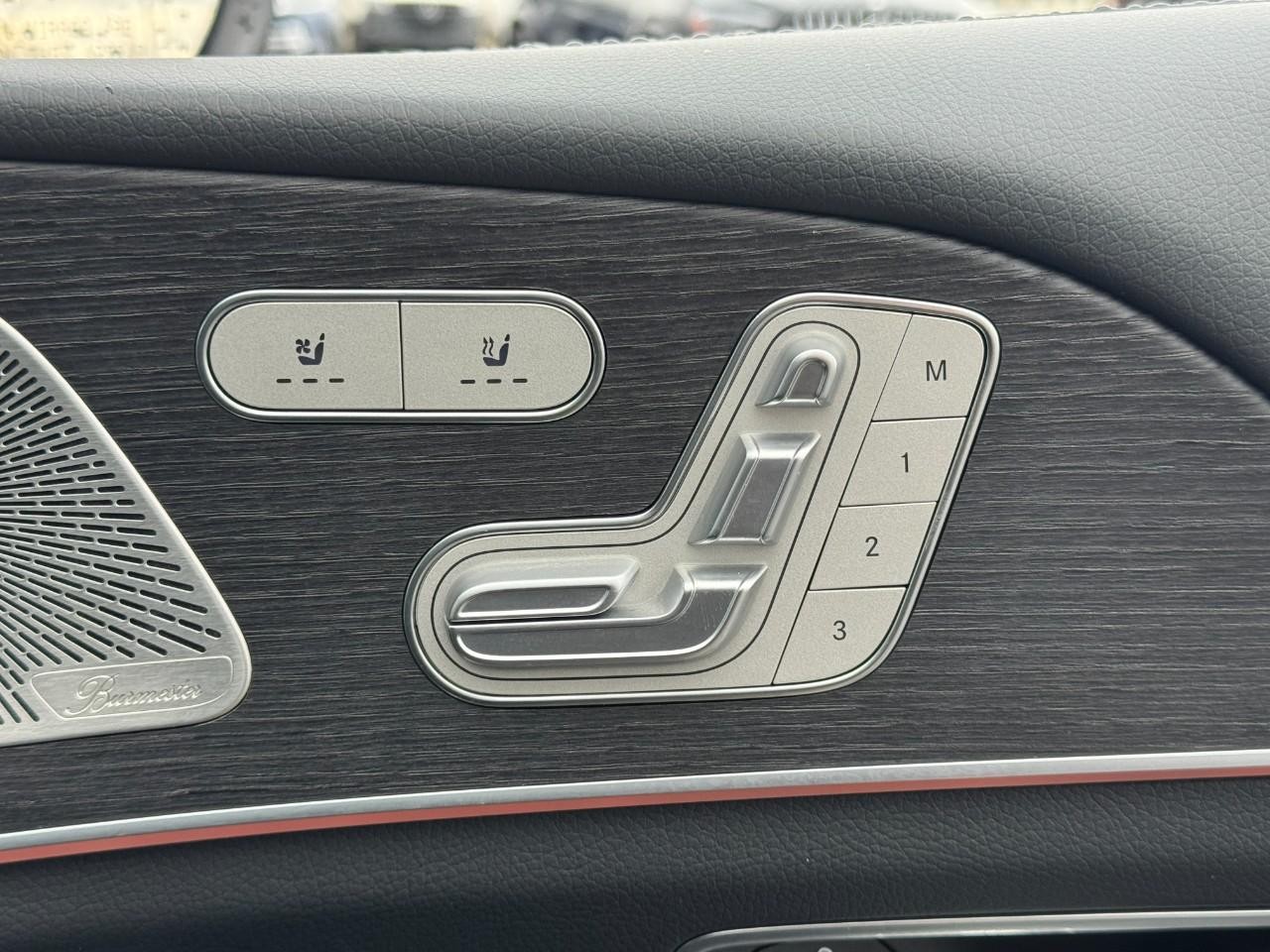 Mercedes-Benz GLE Vehicle Full-screen Gallery Image 21