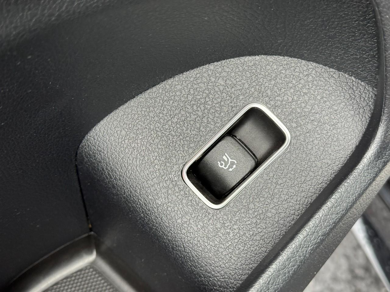 Mercedes-Benz GLE Vehicle Full-screen Gallery Image 28