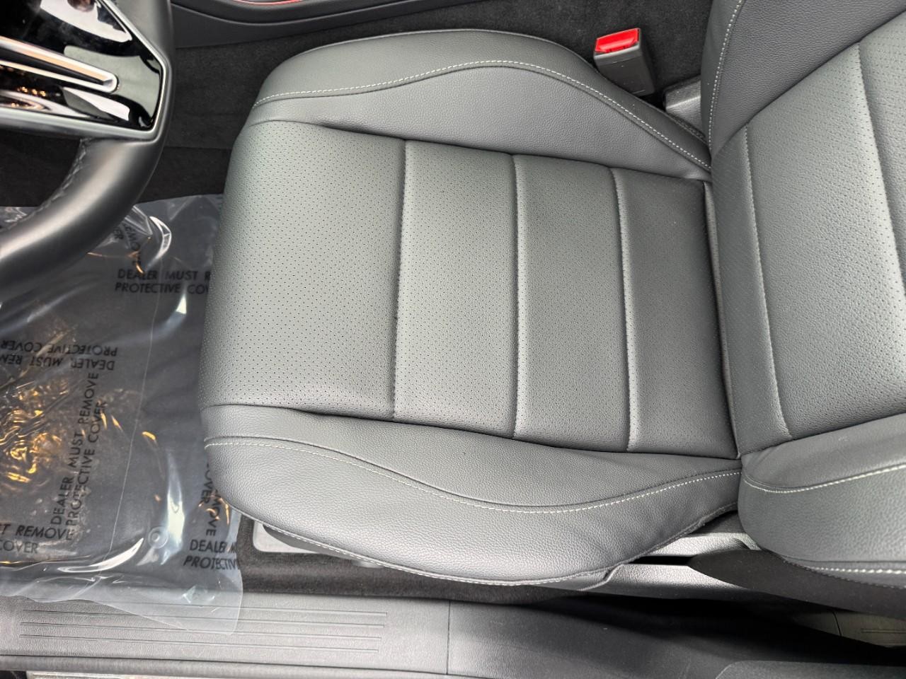 Mercedes-Benz GLE Vehicle Full-screen Gallery Image 30