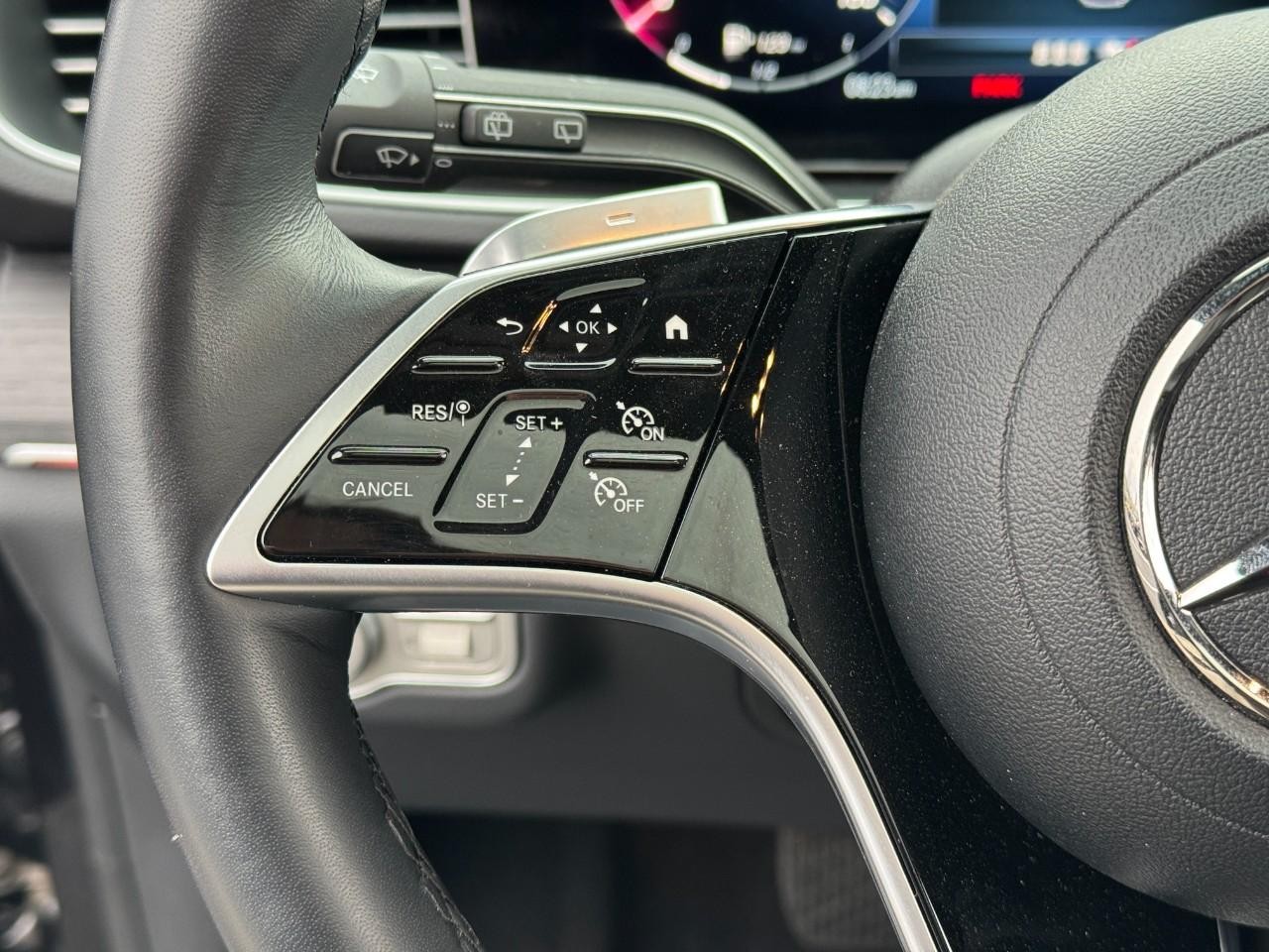 Mercedes-Benz GLE Vehicle Full-screen Gallery Image 33