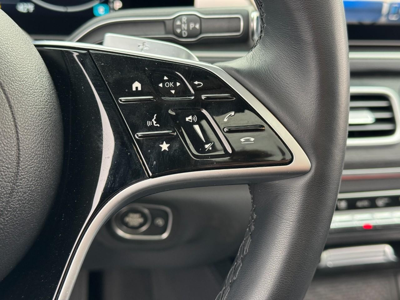 Mercedes-Benz GLE Vehicle Full-screen Gallery Image 34