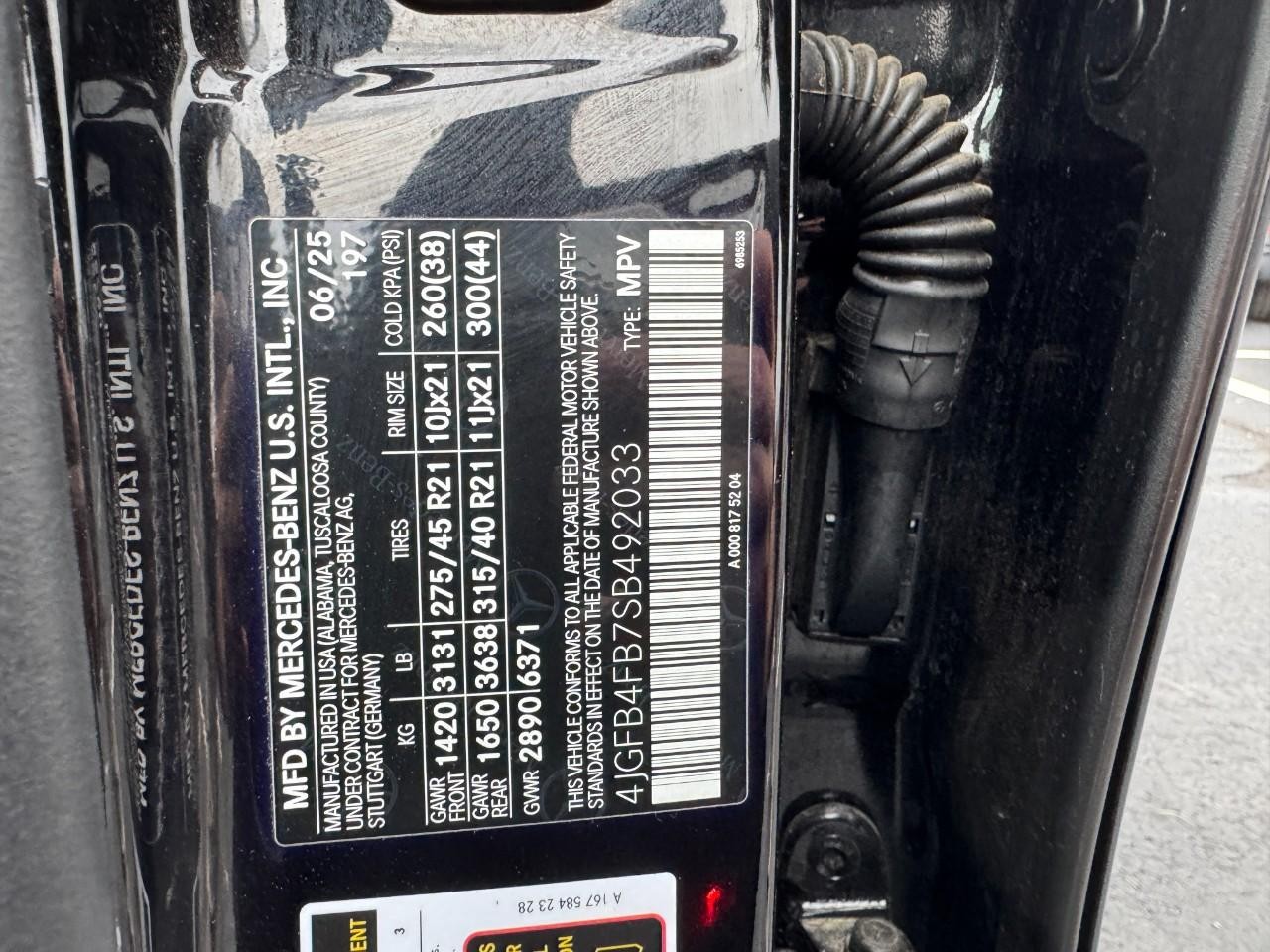 Mercedes-Benz GLE Vehicle Full-screen Gallery Image 38