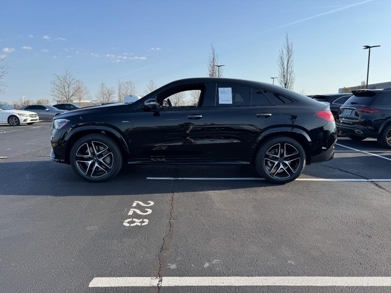 Mercedes-Benz GLE Vehicle Full-screen Gallery Image 2