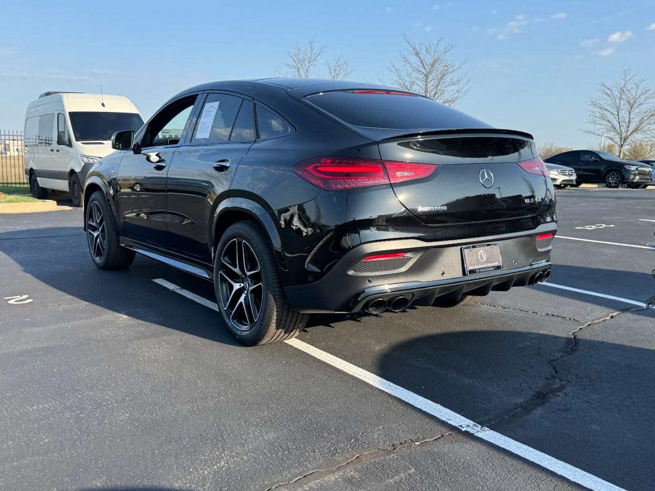 Mercedes-Benz GLE Vehicle Full-screen Gallery Image 3