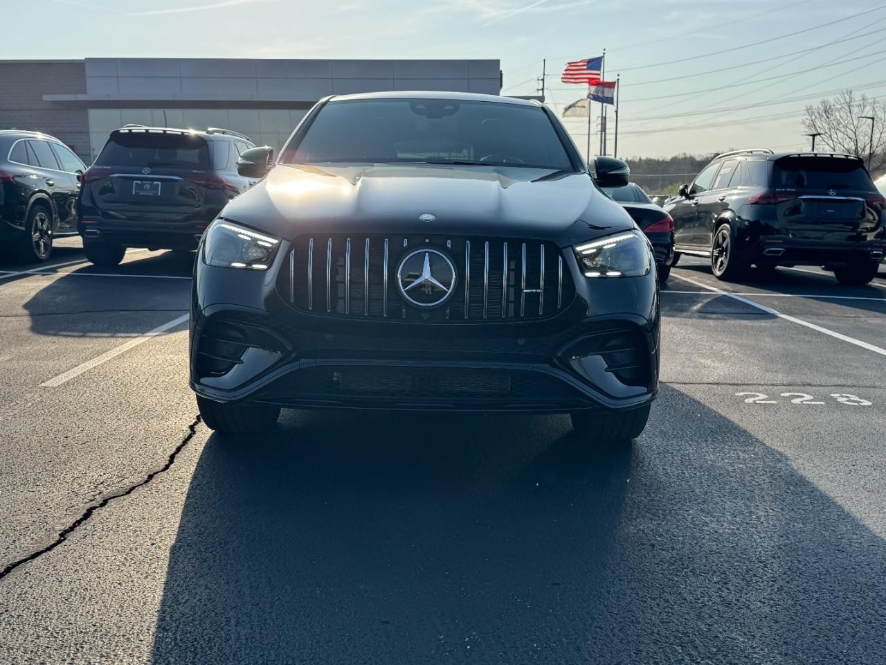 Mercedes-Benz GLE Vehicle Full-screen Gallery Image 7