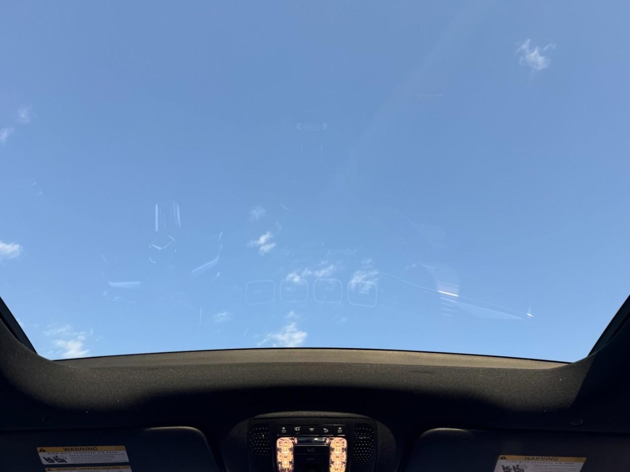 Mercedes-Benz GLE Vehicle Full-screen Gallery Image 11