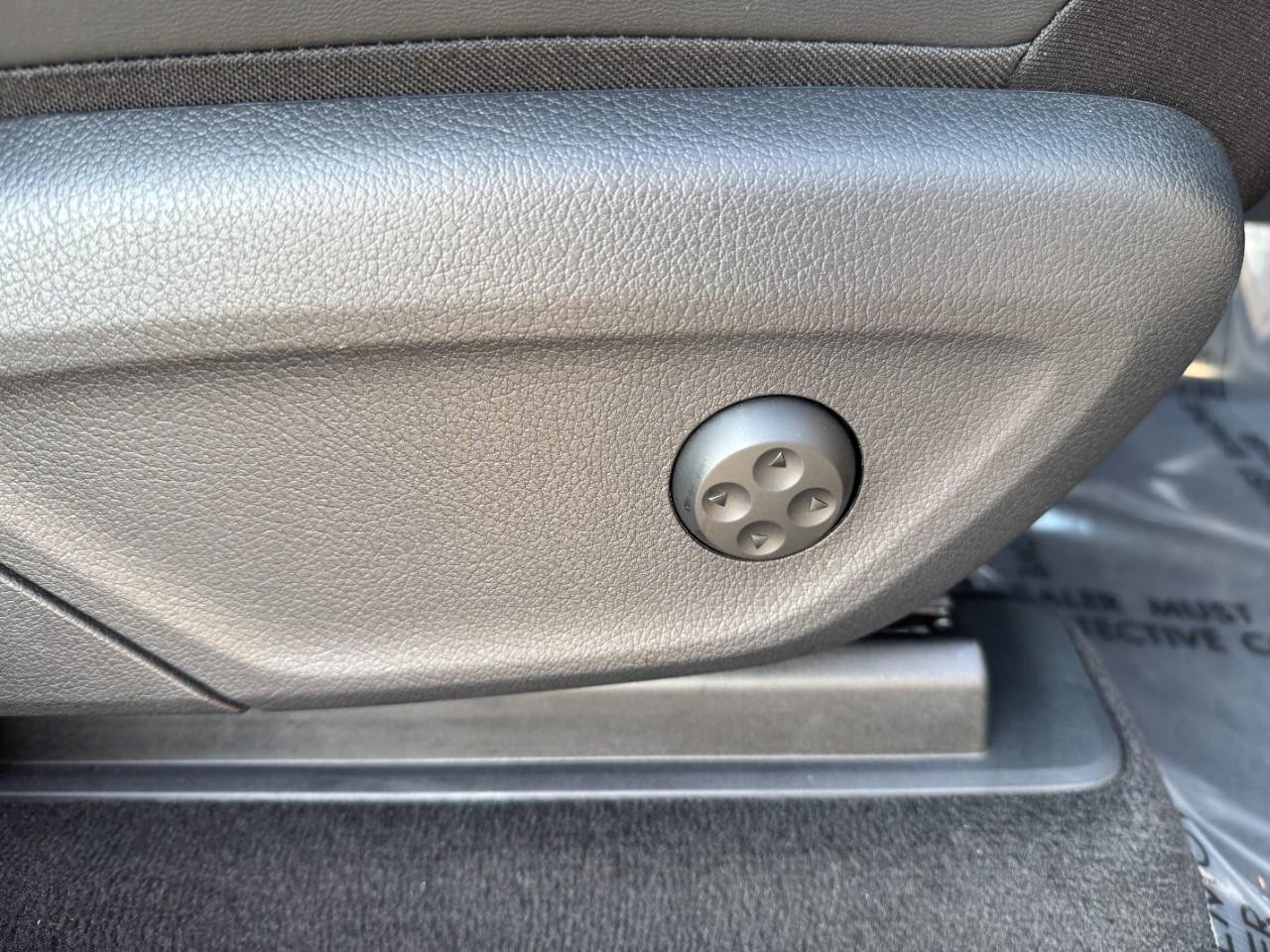 Mercedes-Benz GLE Vehicle Full-screen Gallery Image 20