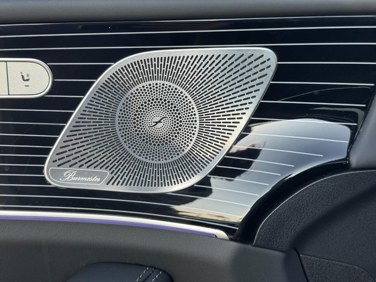 Mercedes-Benz GLE Vehicle Full-screen Gallery Image 24