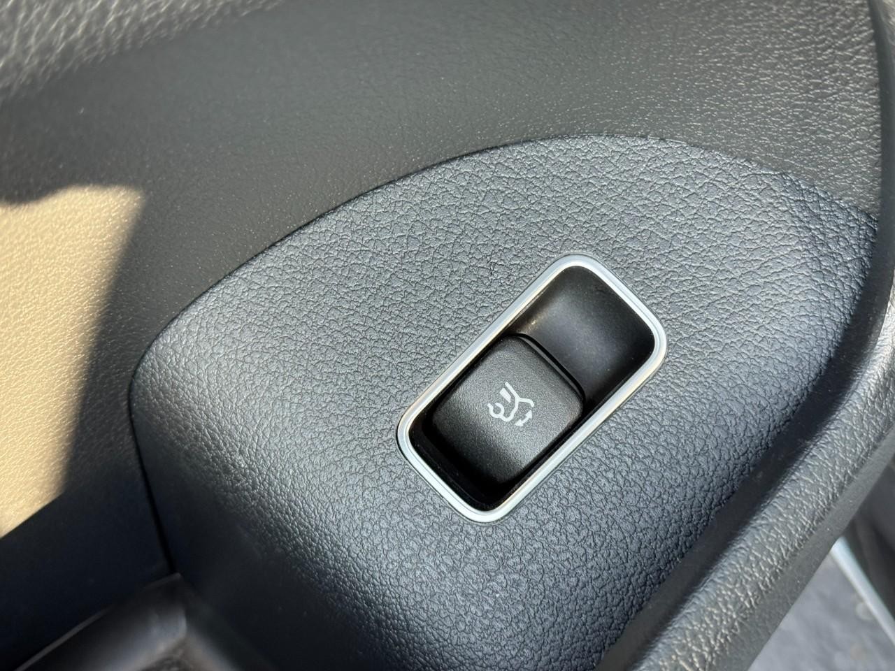 Mercedes-Benz GLE Vehicle Full-screen Gallery Image 28