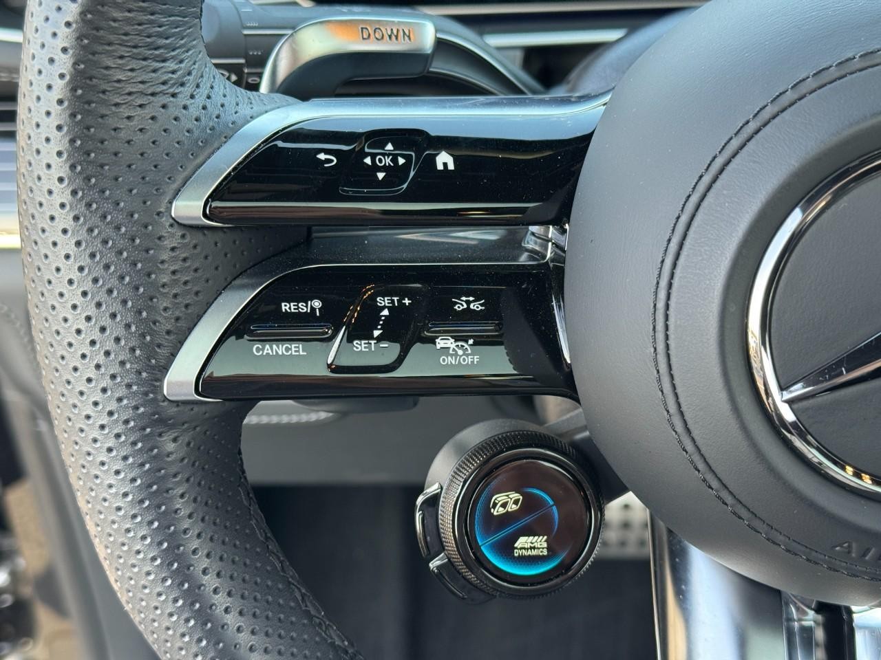 Mercedes-Benz GLE Vehicle Full-screen Gallery Image 33