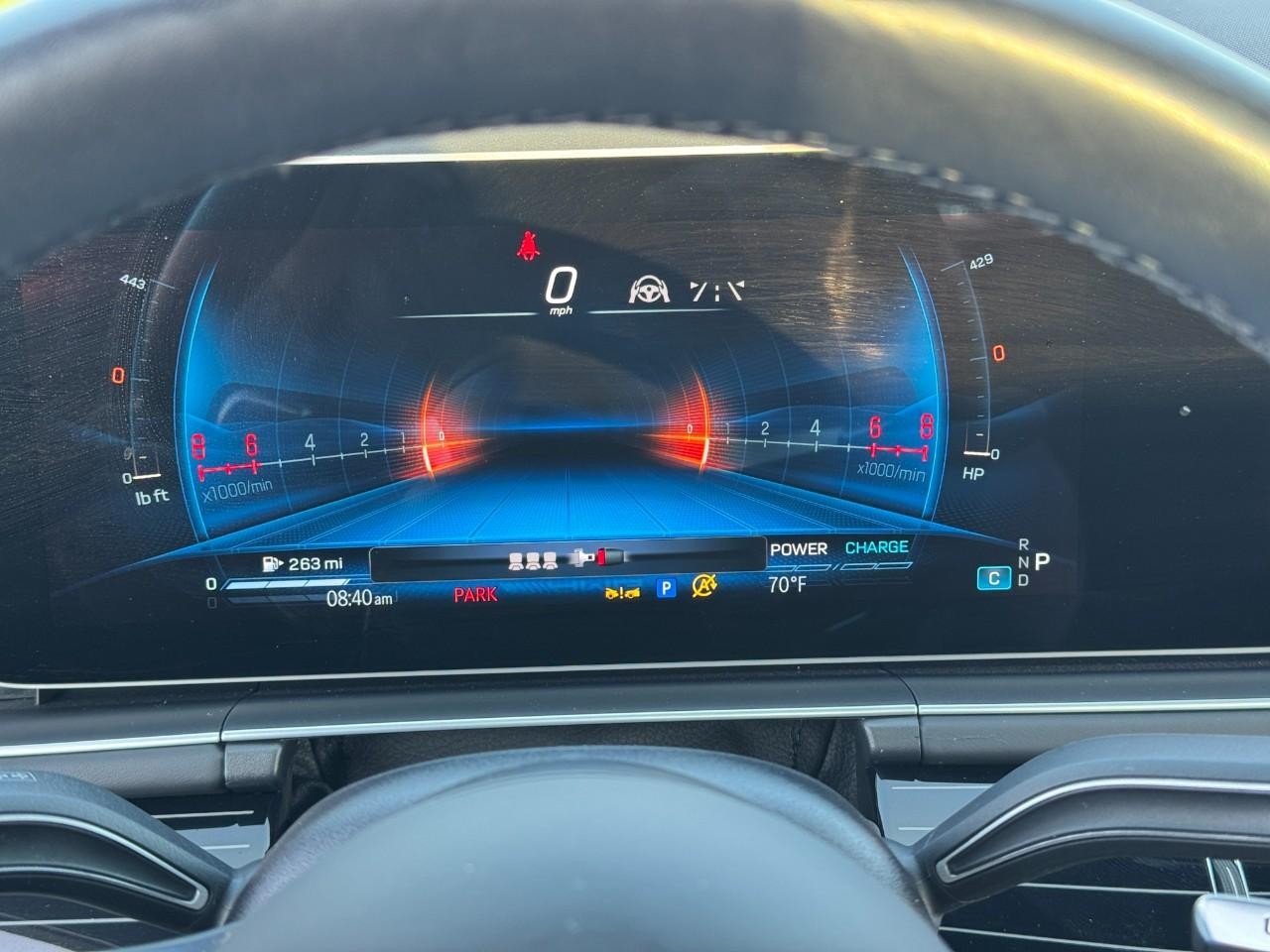 Mercedes-Benz GLE Vehicle Full-screen Gallery Image 35