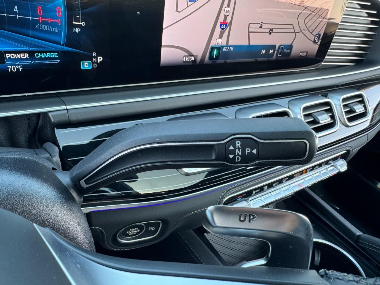 Mercedes-Benz GLE Vehicle Full-screen Gallery Image 36