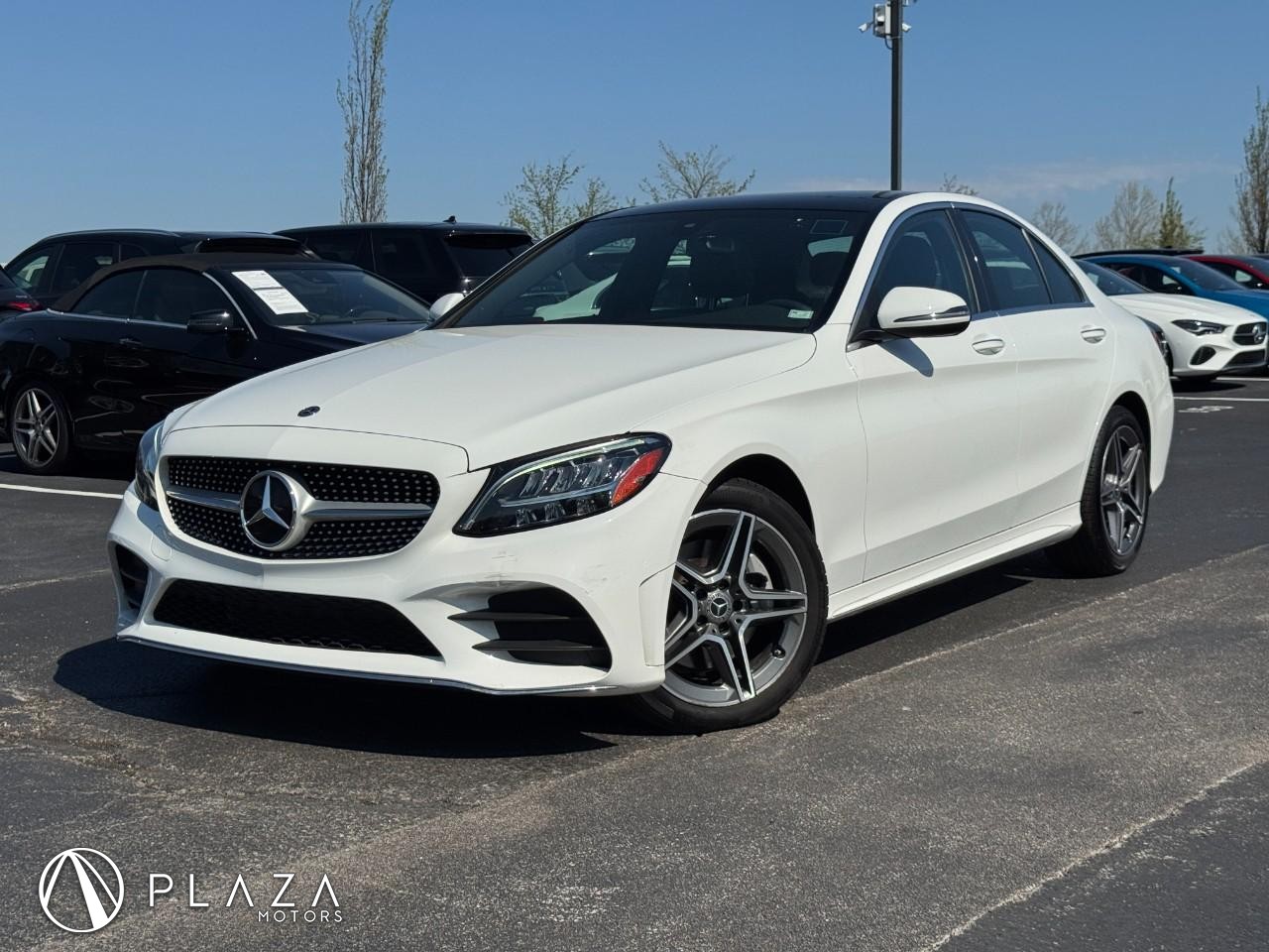 Mercedes-Benz C-Class Vehicle Full-screen Gallery Image 01