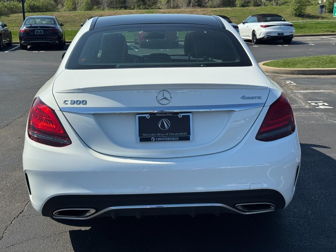Mercedes-Benz C-Class Vehicle Full-screen Gallery Image 05