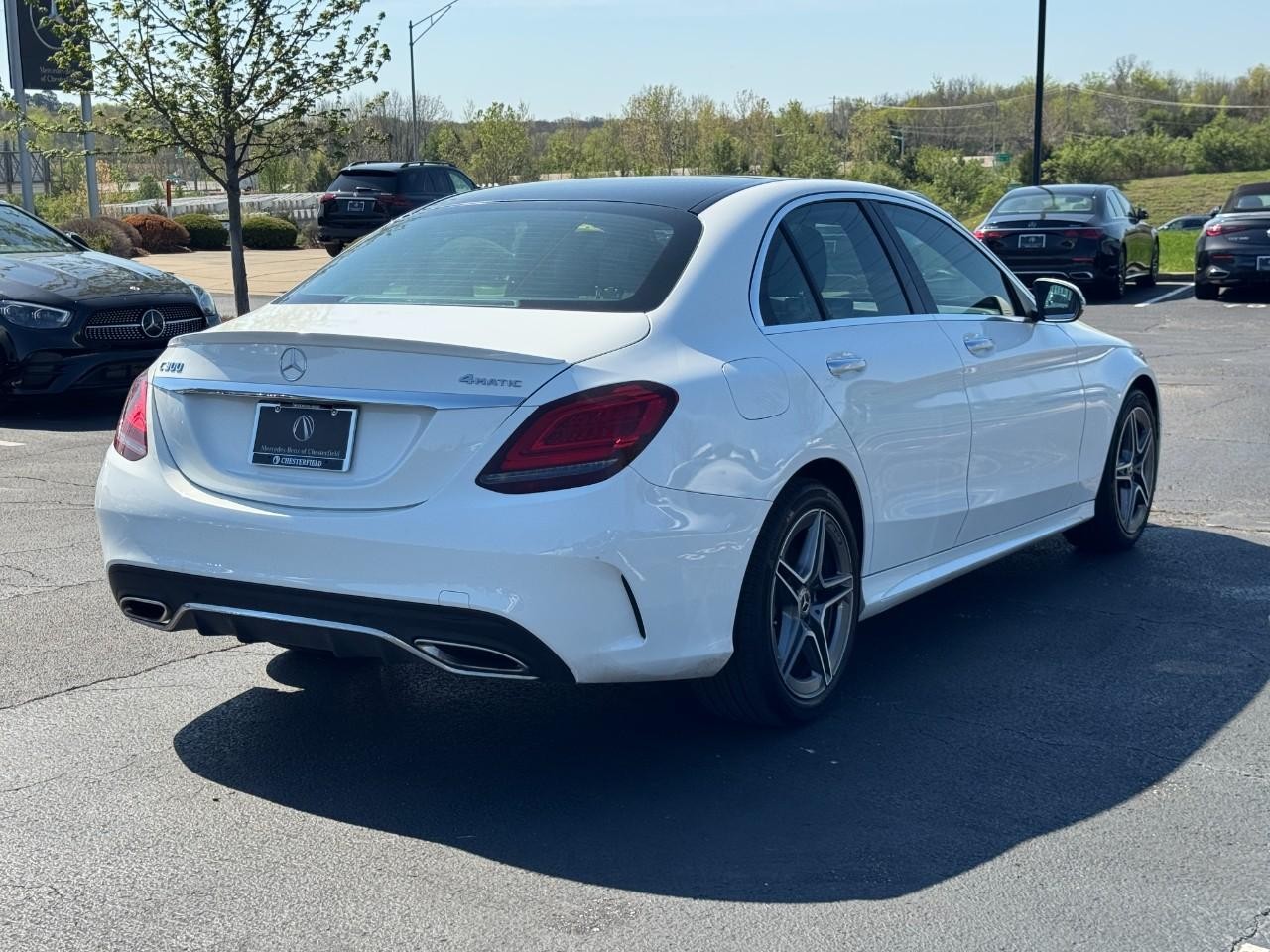 Mercedes-Benz C-Class Vehicle Full-screen Gallery Image 06