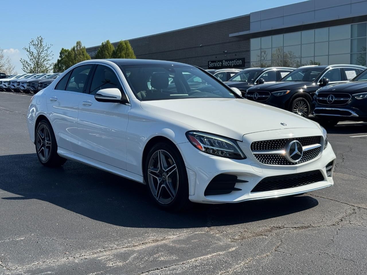 Mercedes-Benz C-Class Vehicle Full-screen Gallery Image 08