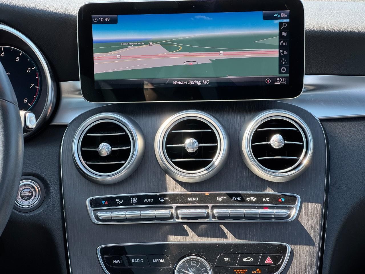 Mercedes-Benz C-Class Vehicle Full-screen Gallery Image 16