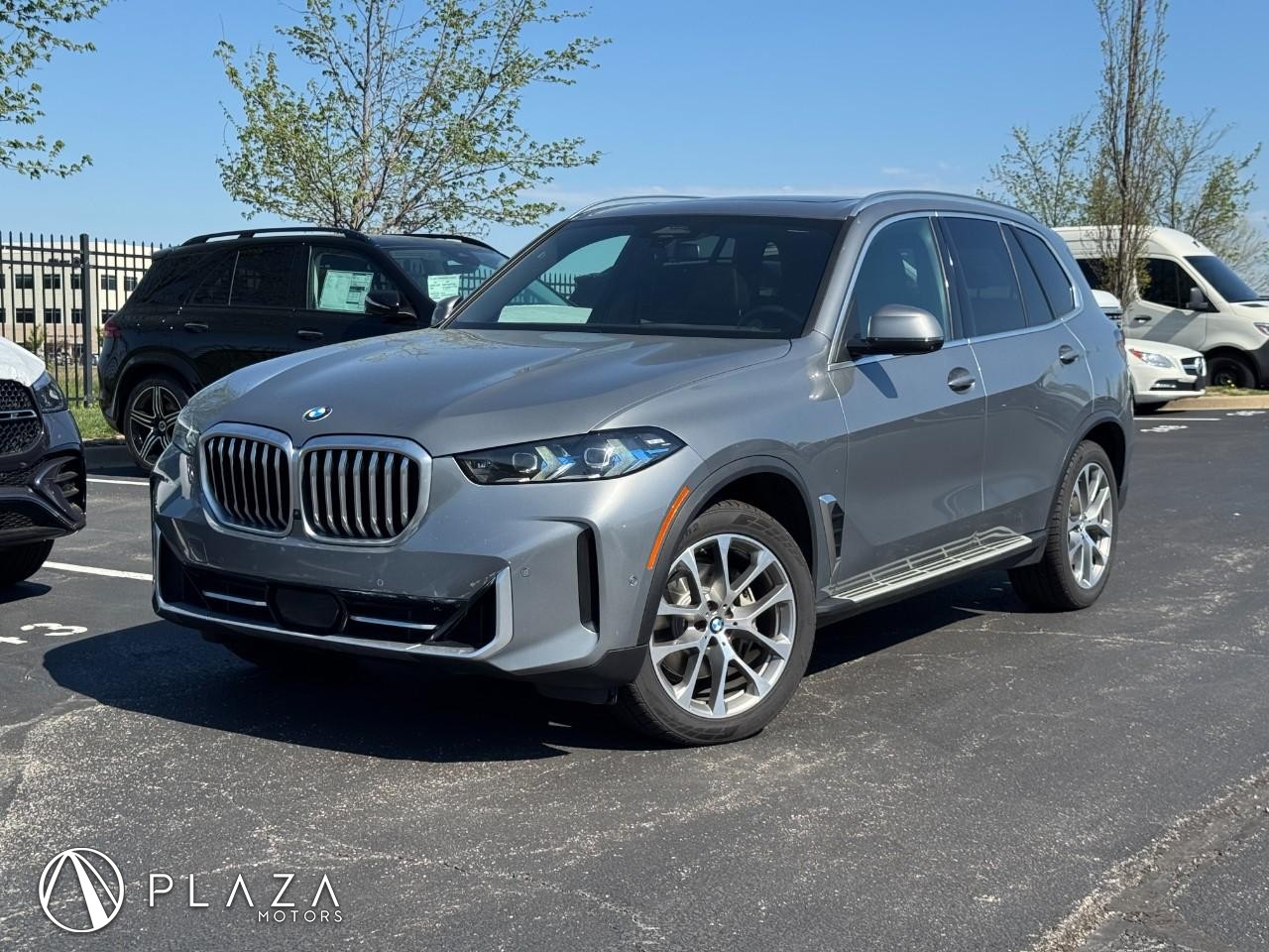 BMW X5 Vehicle Full-screen Gallery Image 01