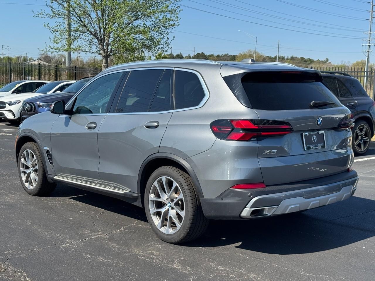 BMW X5 Vehicle Full-screen Gallery Image 03