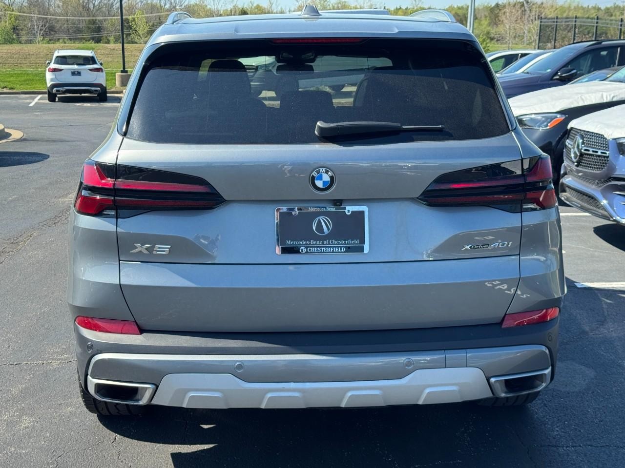 BMW X5 Vehicle Full-screen Gallery Image 05