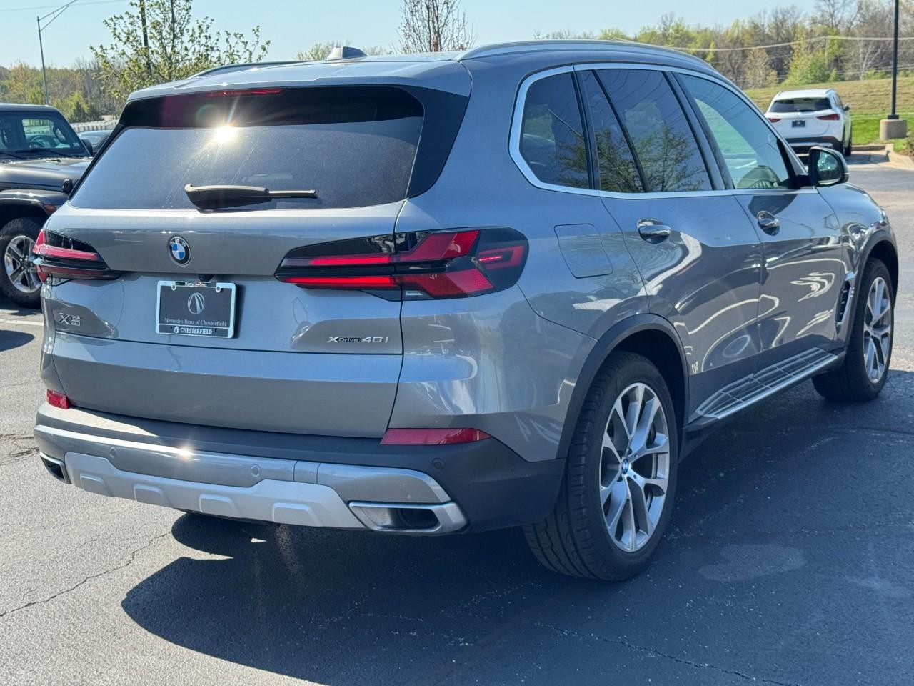 BMW X5 Vehicle Full-screen Gallery Image 06