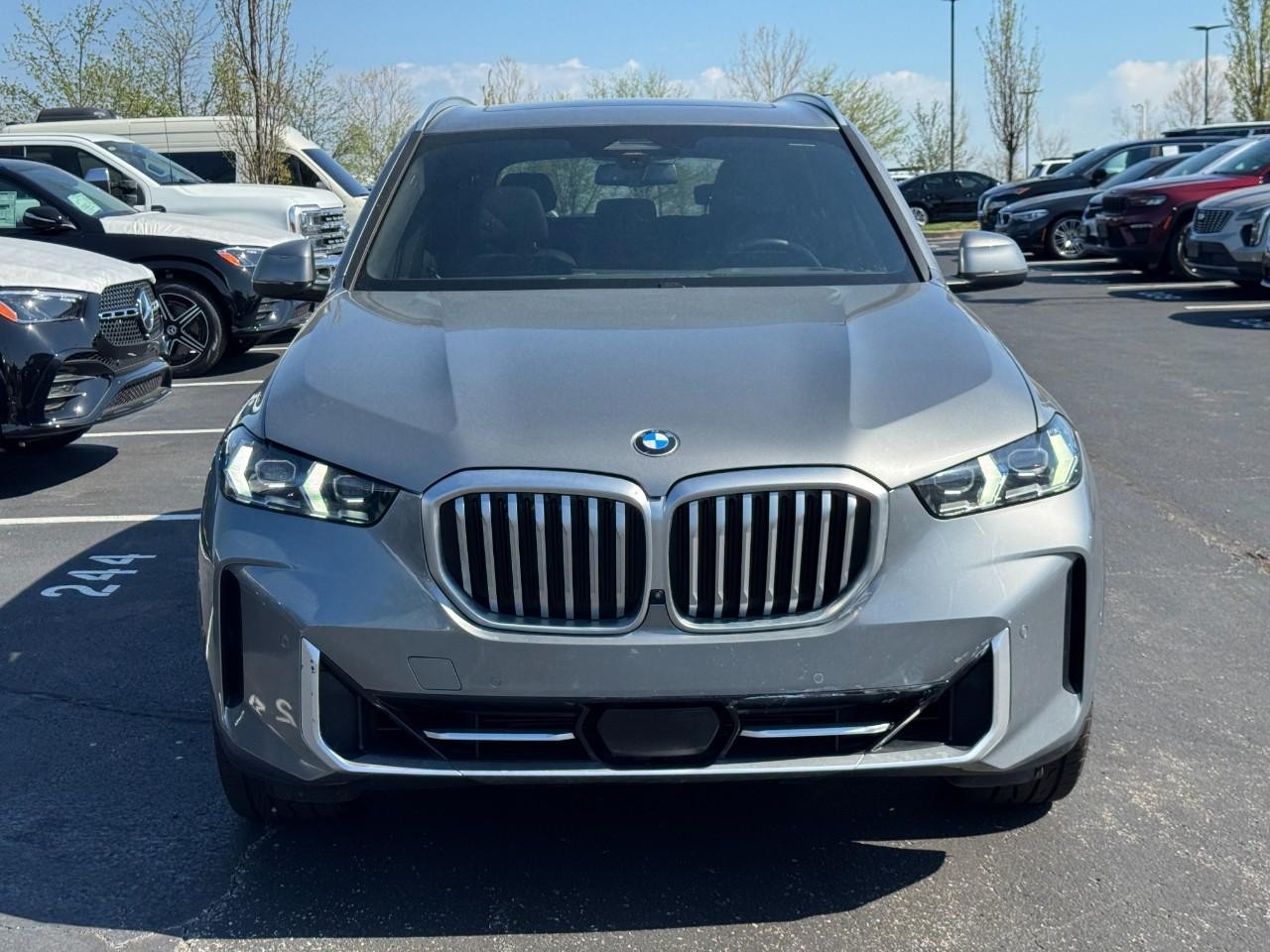 BMW X5 Vehicle Full-screen Gallery Image 09