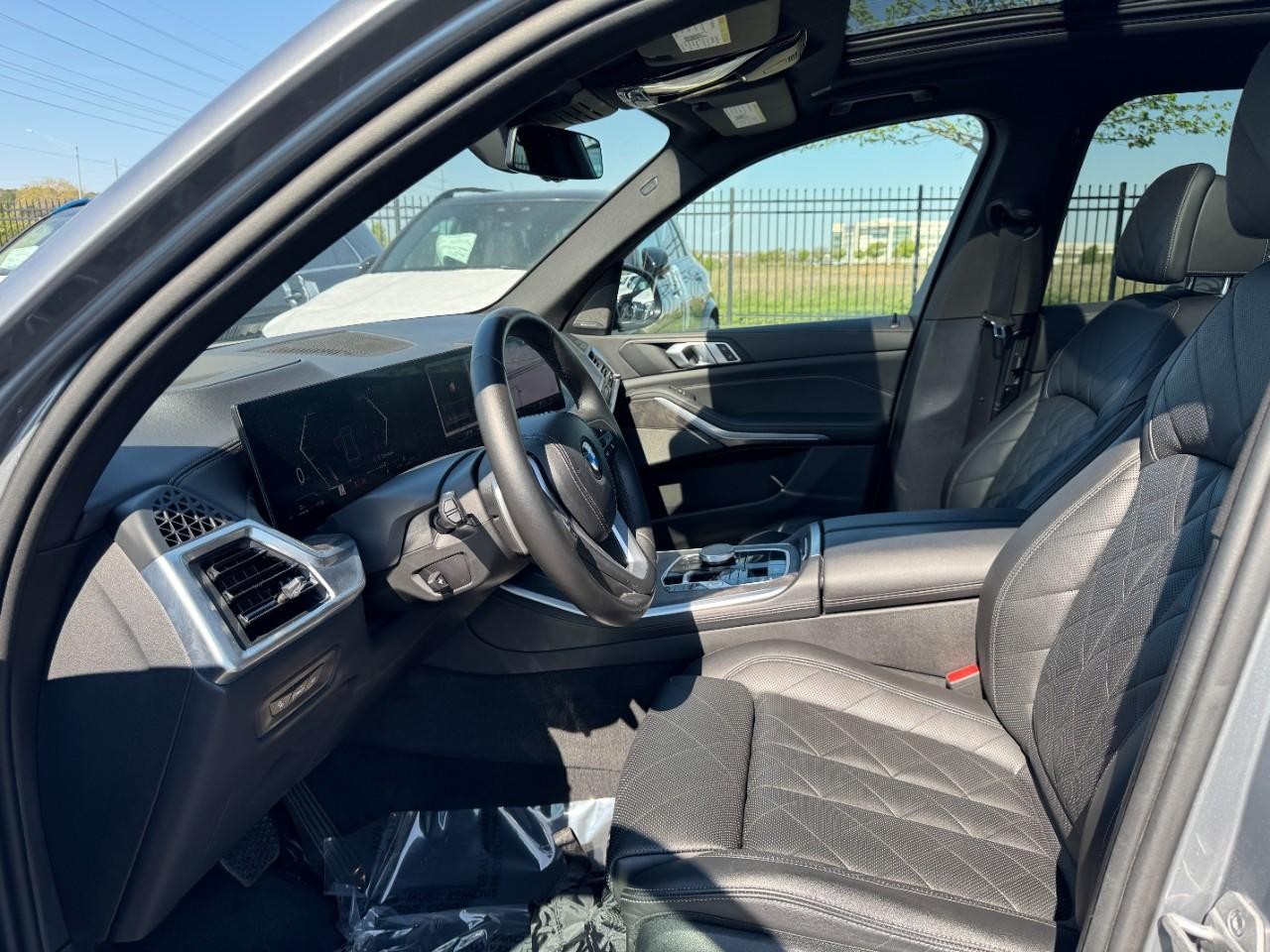 BMW X5 Vehicle Full-screen Gallery Image 10