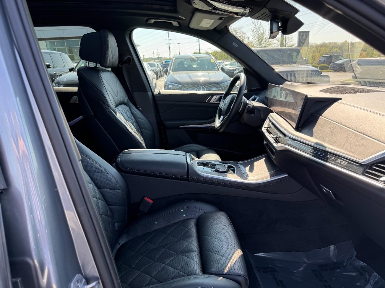 BMW X5 Vehicle Full-screen Gallery Image 12