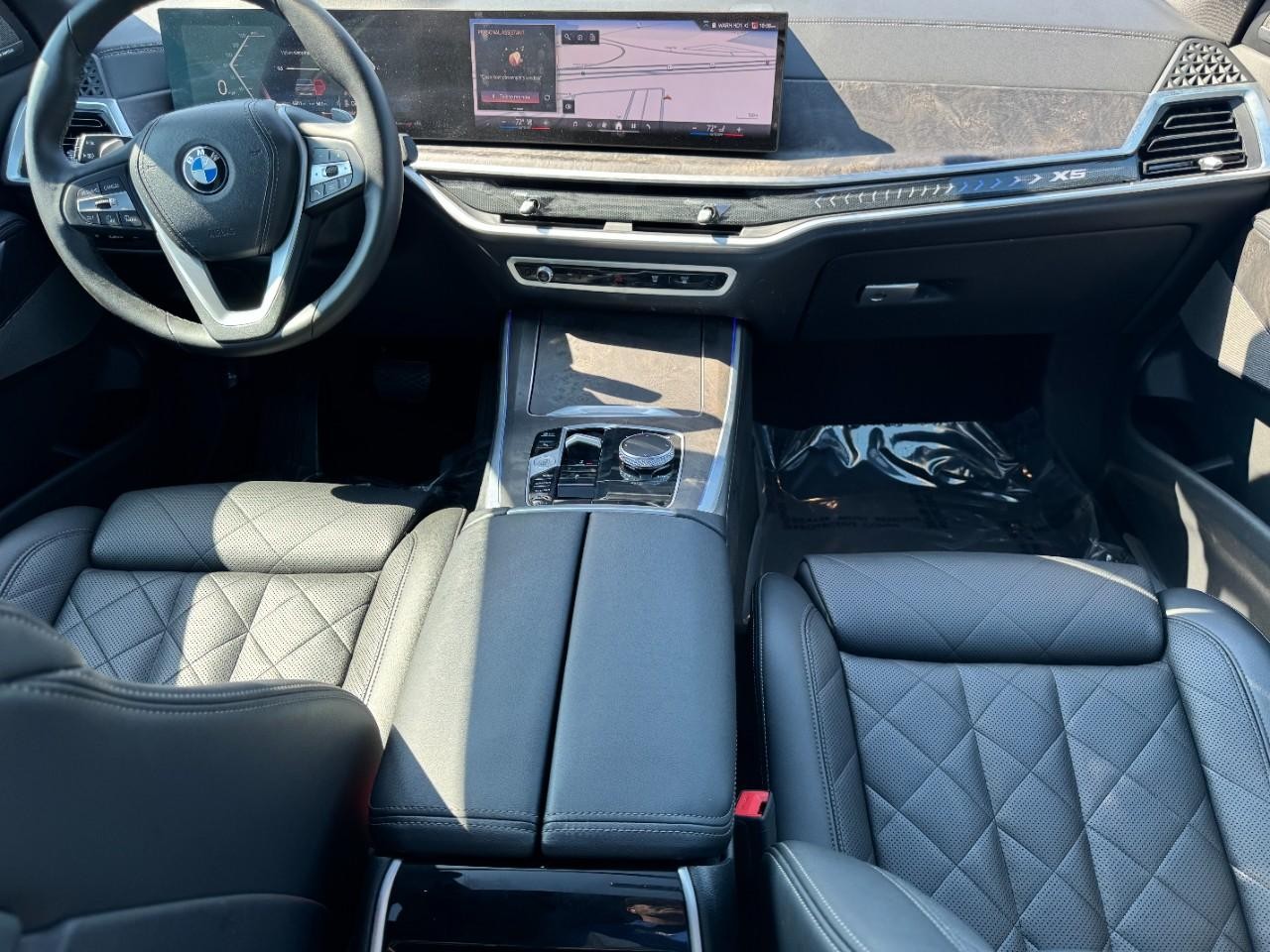 BMW X5 Vehicle Full-screen Gallery Image 14