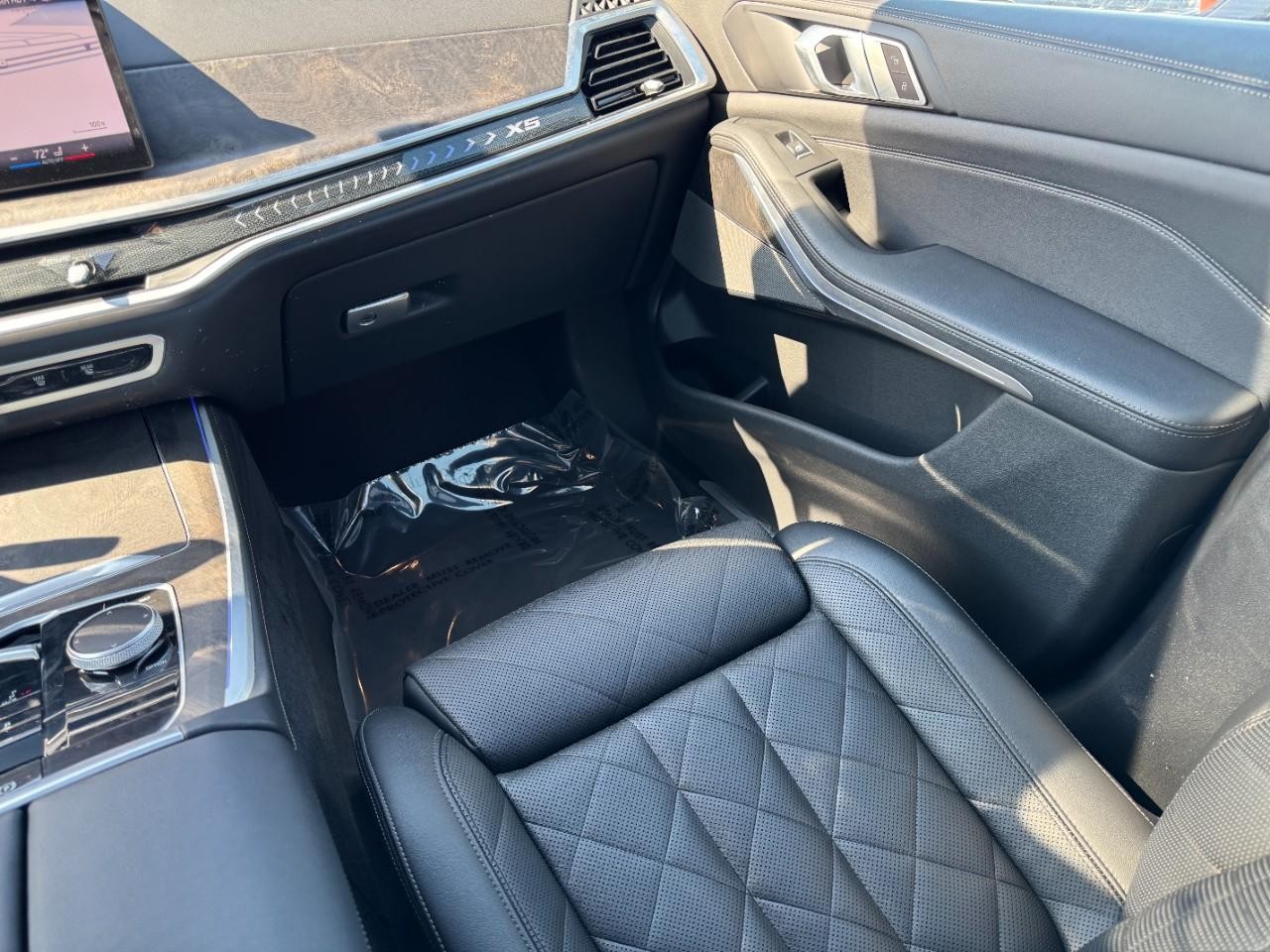 BMW X5 Vehicle Full-screen Gallery Image 18