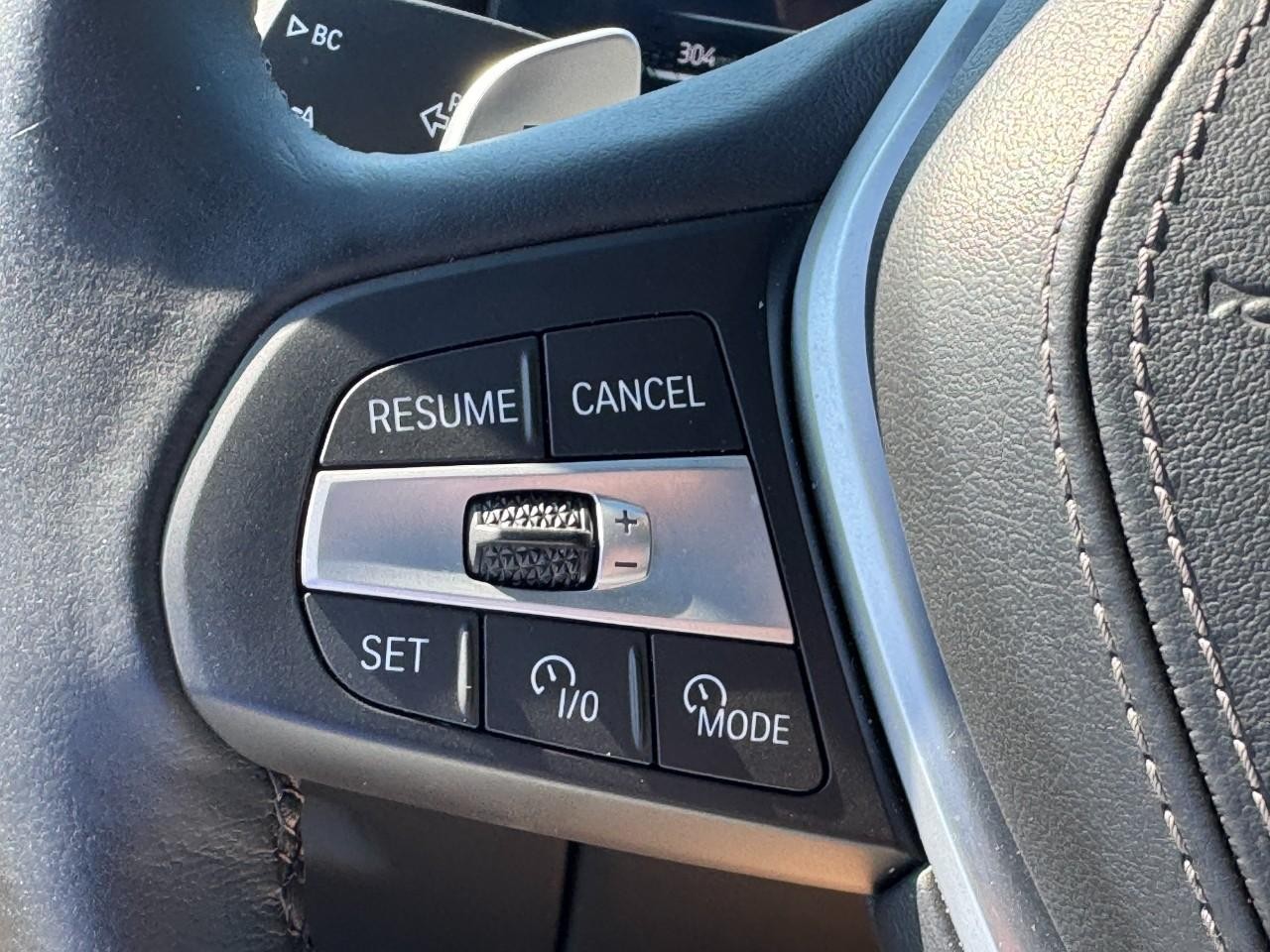 BMW X5 Vehicle Full-screen Gallery Image 21