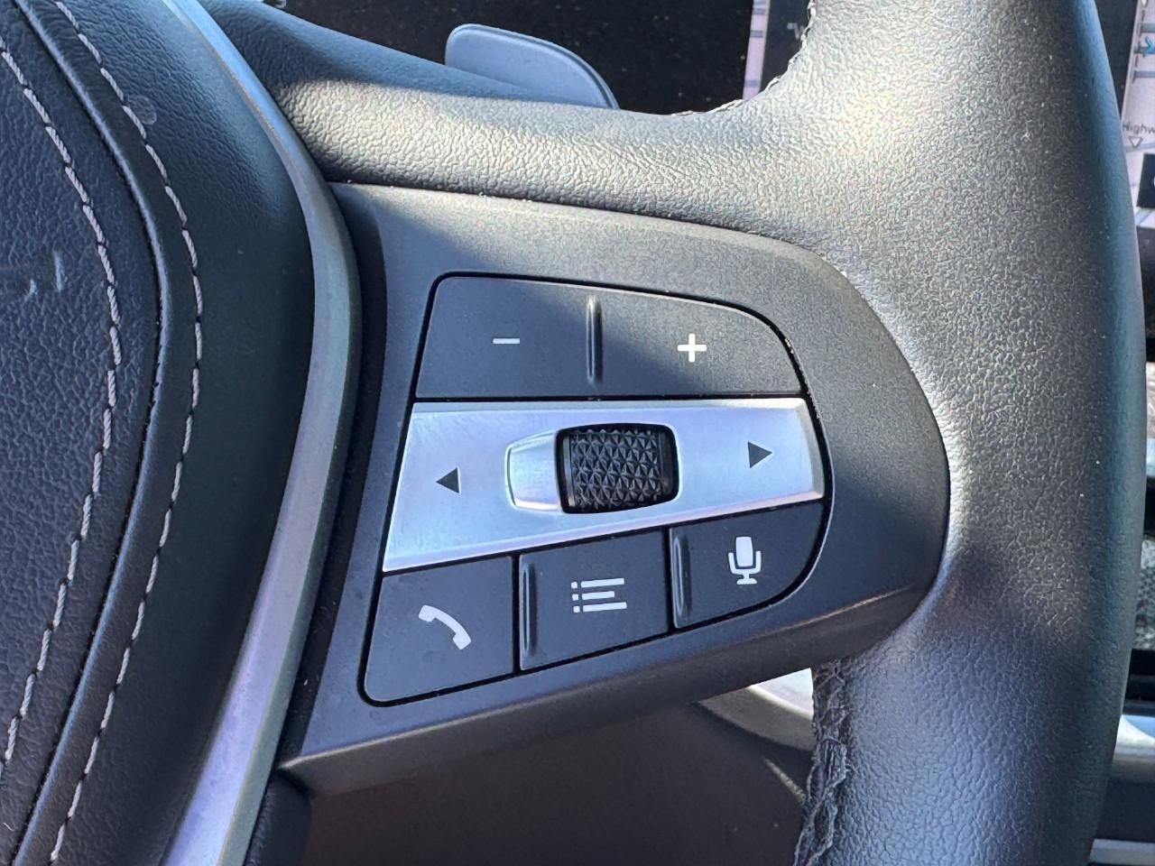 BMW X5 Vehicle Full-screen Gallery Image 22