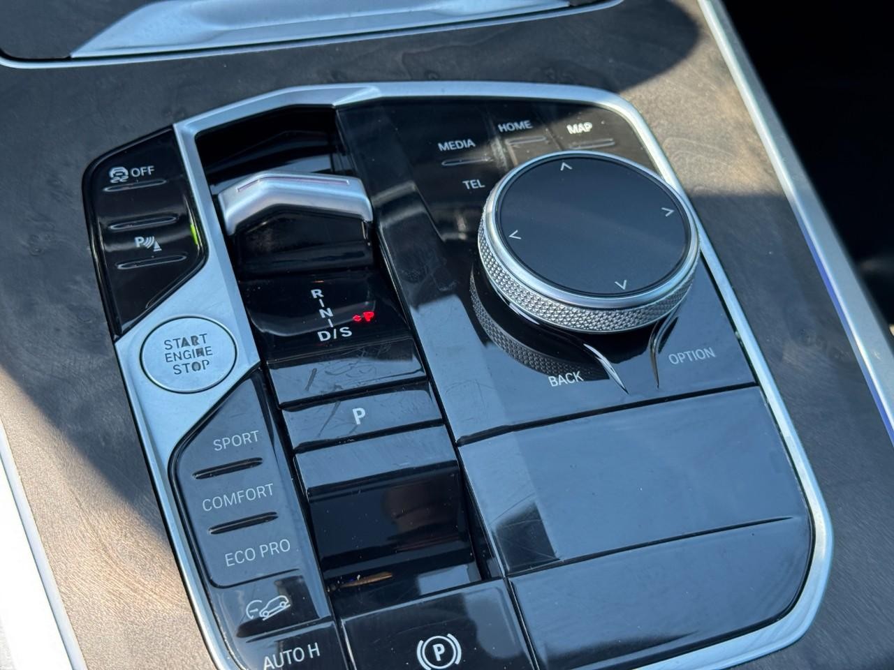 BMW X5 Vehicle Full-screen Gallery Image 26