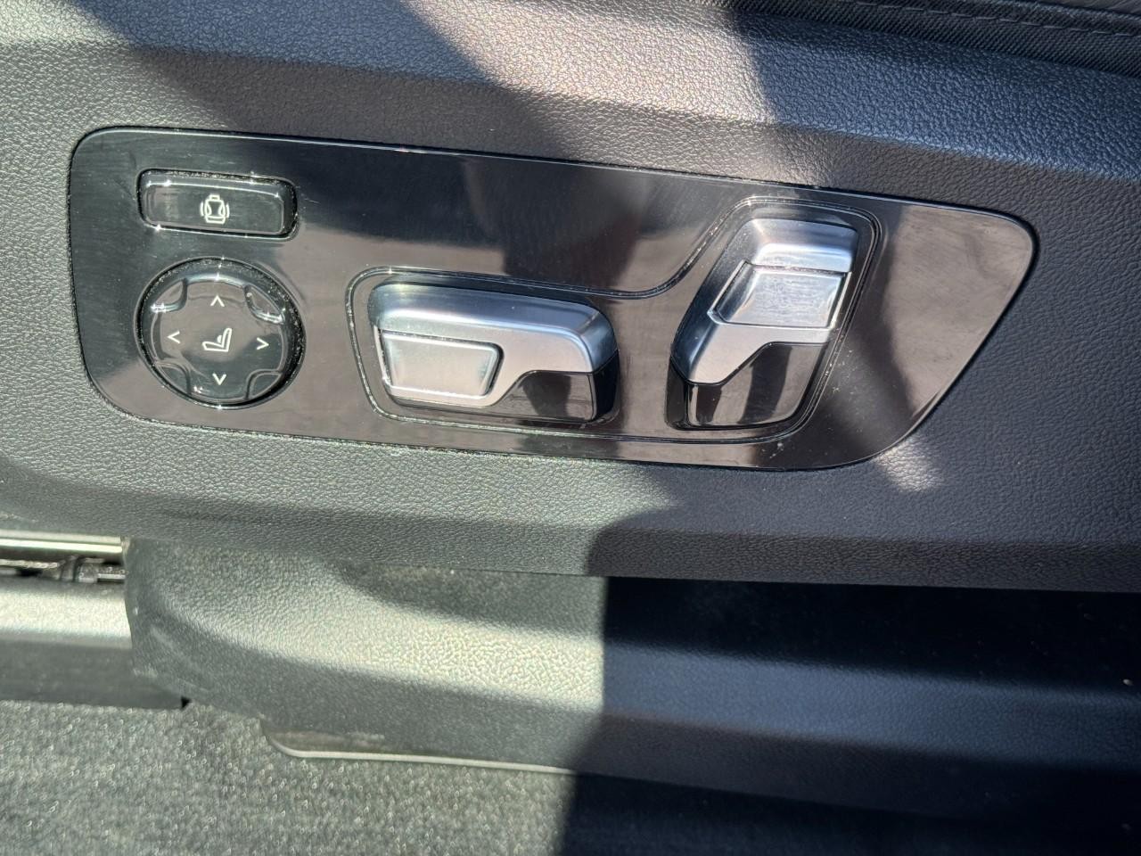 BMW X5 Vehicle Full-screen Gallery Image 31