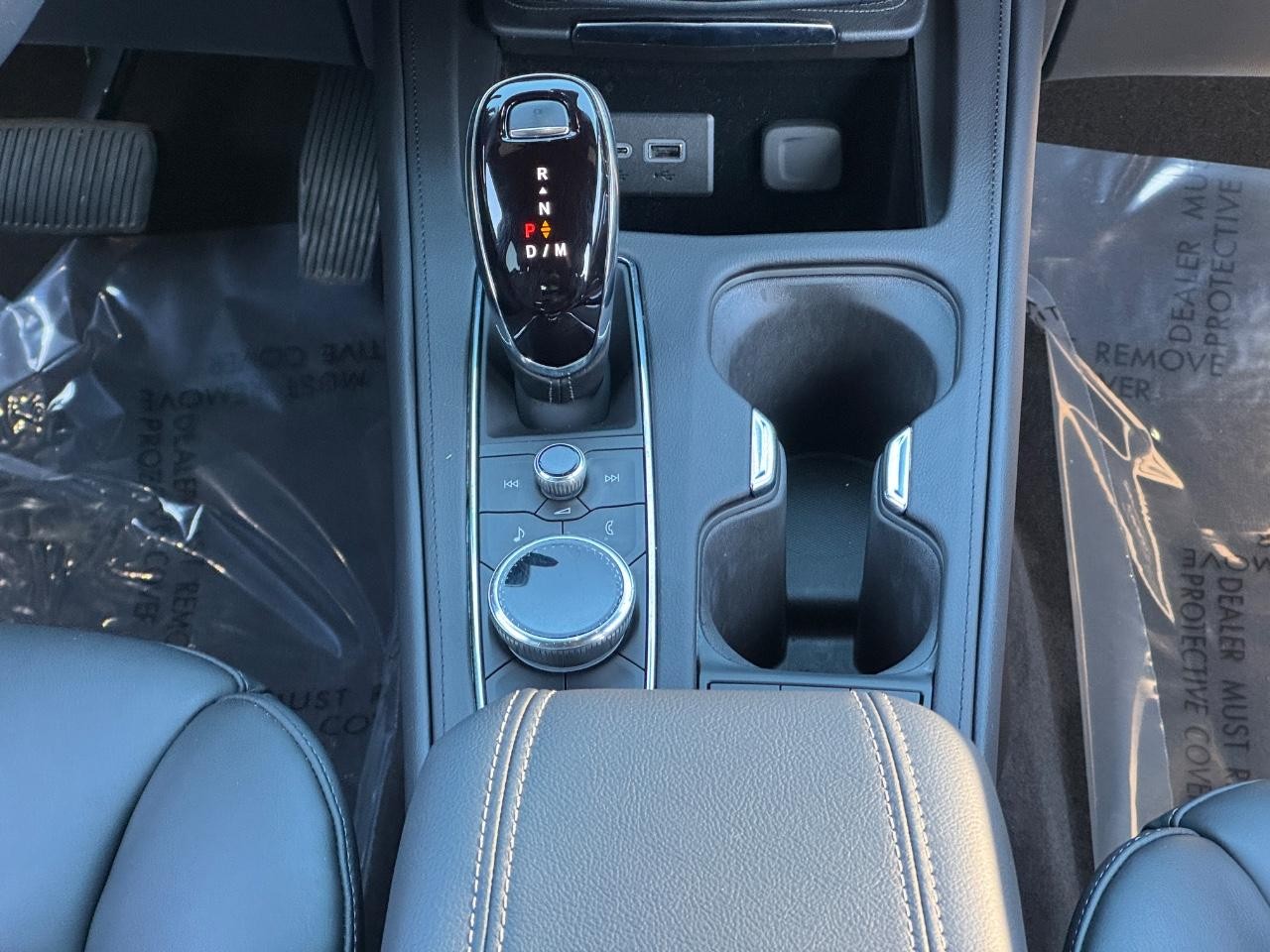 Cadillac XT4 Vehicle Full-screen Gallery Image 16